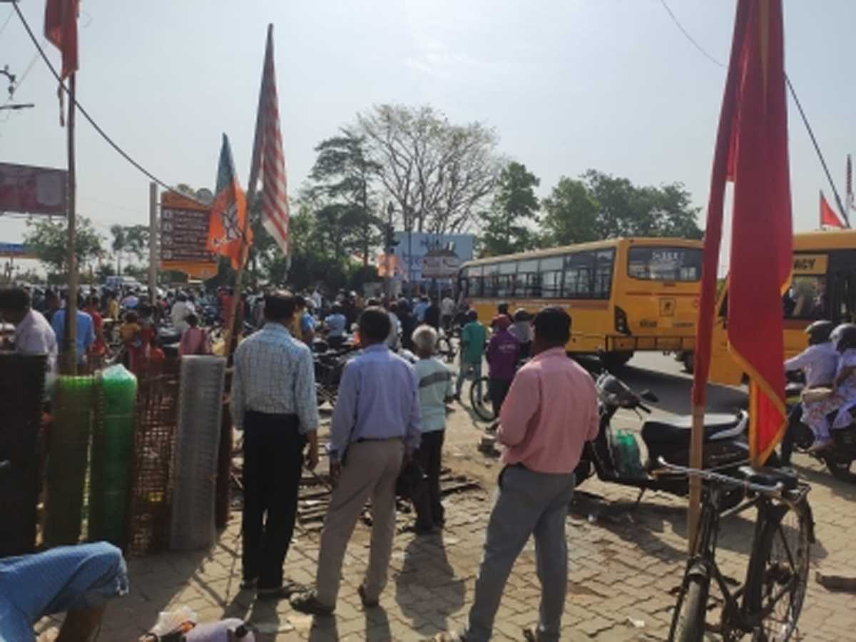 आदिवासियों के धार्मिक ध्वज के अपमान के खिलाफ रांची बंद, कई जगहों पर जाम